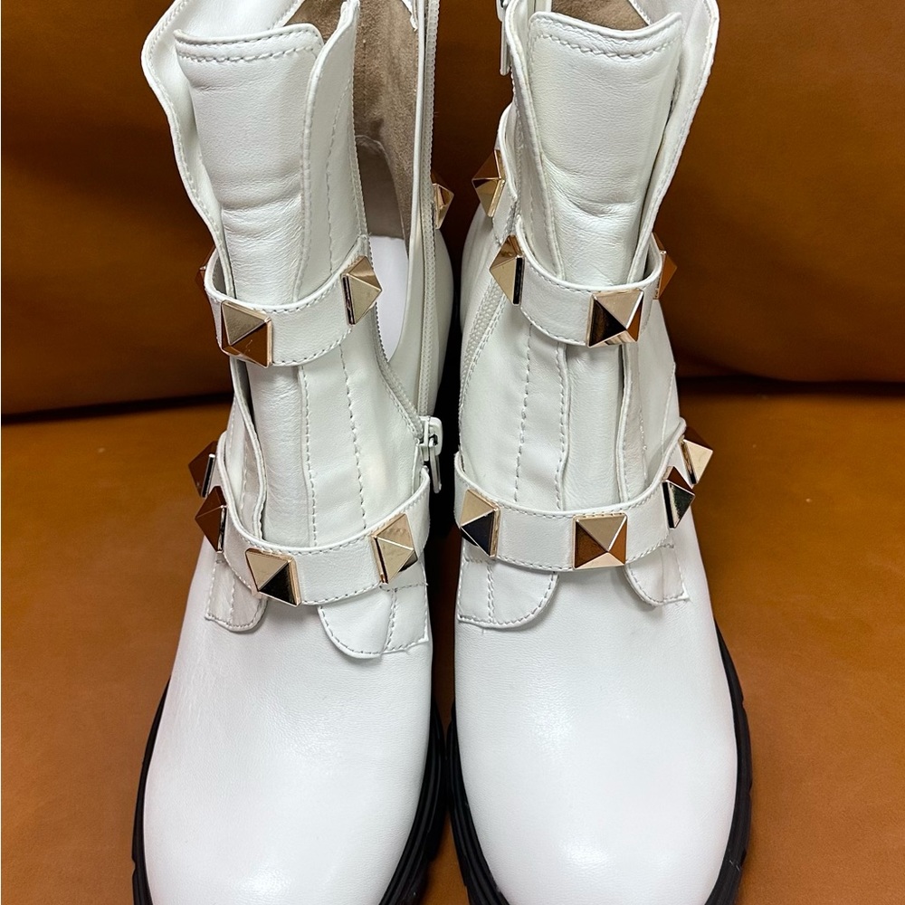 New VANELI White BOOTS value $250.
